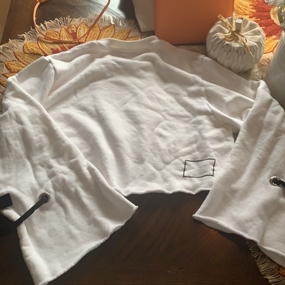 Wesley Mercer cropped snuggle sweatshirt w/ties sz.M - Picture 8 of 10